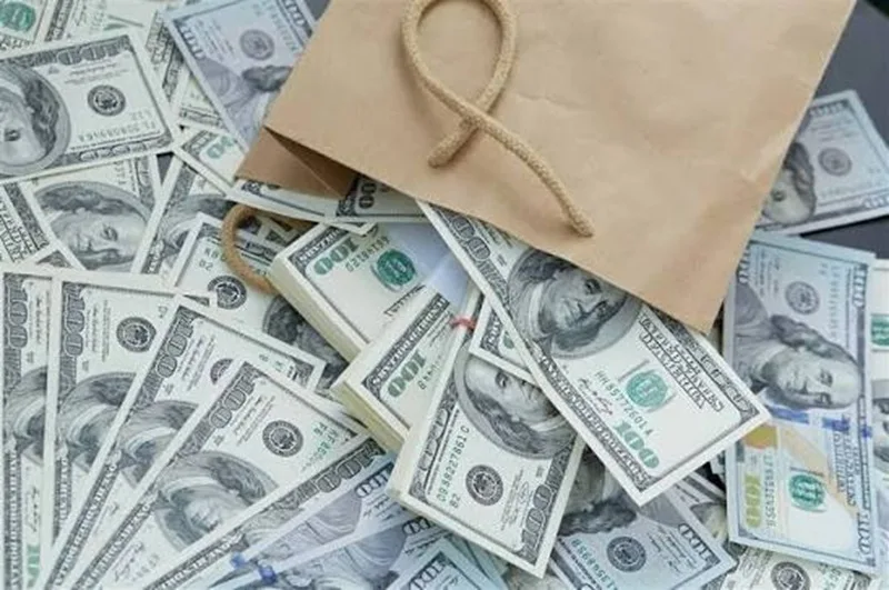 Giấc mơ về tiền bạc phản ánh khát vọng tài chính và điềm báo tâm linh từ tiềm thức.