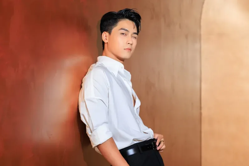 Võ Điền Gia Huy thời kỳ hoạt động với vai trò người mẫu ảnh và đóng MV ca nhạc.