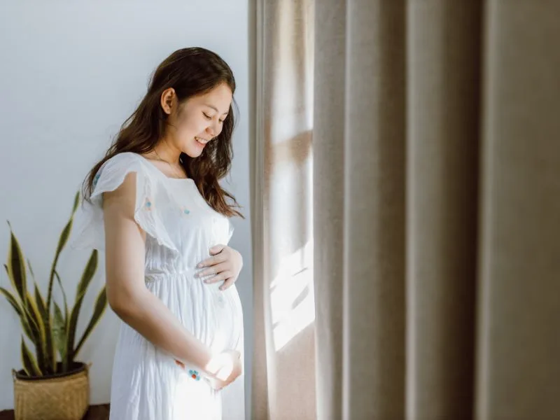 Hình ảnh bạn thân mang thai có thể tượng trưng cho sự trưởng thành hoặc một thay đổi trong mối quan hệ giữa hai người.