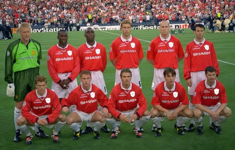 Manchester United mùa 1998–1999 đạt sự cân bằng ở cả 3 tuyến