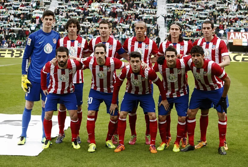 Atlético Madrid của Diego Simeone vận hành 4-4-2 bằng kỷ luật, tranh chấp quyết liệt và phản công trực diện.