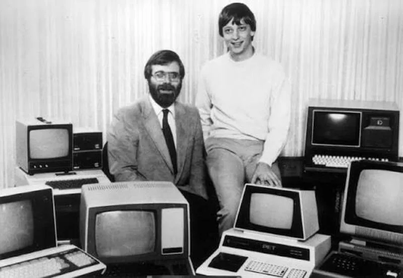 Microsoft được Bill Gates và Paul Allen thành lập năm 1975 với định hướng phát triển phần mềm cho máy tính cá nhân.